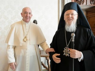 Đức Thánh Cha Phanxicô gặp gỡ Đức Thượng phụ Đại kết Bartholomew I tại Vatican vào ngày 4 tháng 10 năm 2021 (Ảnh: Truyền thông Vatican)