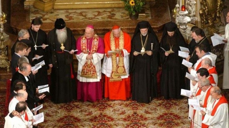 Các nhà lãnh đạo Kitô giáo cùng nhau cầu nguyện (Ảnh: Vatican News)