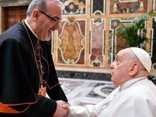 Thượng phụ Pizzaballa với Đức Thánh Cha Phanxicô hôm thứ Hai, ngày 15 tháng 1 năm 2024 (ẢNh: Truyền thông Vatican)