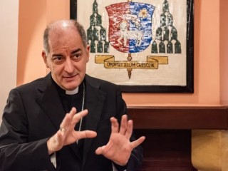 Sứ thần Tòa Thánh tại Jordan, Đức Giám mục Giovanni Pietro Dal Toso, phát biểu trong cuộc phỏng vấn với CNA tại trụ sở của Sứ thần Tòa Thánh ở Amman vào ngày 11 tháng 1 năm 2024 (Ảnh: Marinella Bandini)