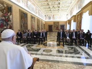 Đức Thánh Cha Phanxicô gặp gỡ phái đoàn của Hiệp hội các nhà báo Công giáo Đức nhân kỷ niệm 75 năm thành lập vào ngày 4 tháng 1 năm 2024, tại Vatican (Ảnh: Truyền thông Vatican)