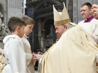 Đức Thánh Cha Phanxicô trong Thánh lễ đầu tiên của năm mới, đã kêu gọi các tín hữu phó thác năm 2024 cho Mẹ Thiên Chúa. | Ảnh: Vatican Media