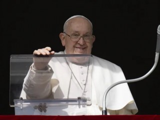 Đức Thánh Cha Phanxicô phát biểu từ cửa sổ Điện Tông Tòa trong giờ Kinh Truyền Tin vào ngày 14 tháng 1 năm 2024 (Ảnh: Vatican)