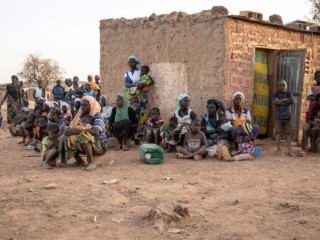 Người dân Burkina Faso phải di tản do hoạt động của các chiến binh (Ảnh: AFP)