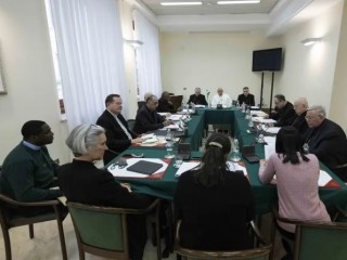 Đức Thánh Cha Phanxicô gặp gỡ Hội đồng Hồng y Cố vấn vào ngày 5 tháng 2 năm 2024 tại Vatican (Ảnh: Truyền thông Vatican)