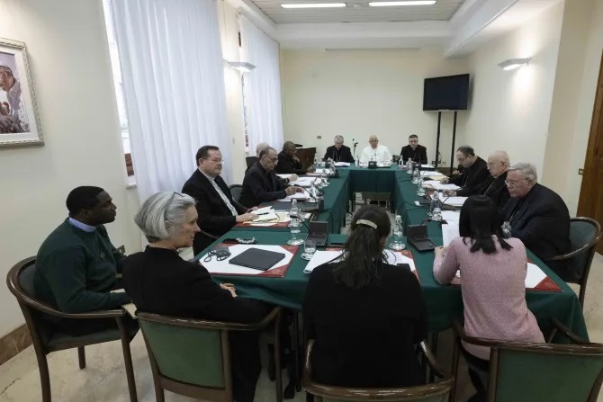 Đức Thánh Cha Phanxicô gặp gỡ Hội đồng Hồng y Cố vấn vào ngày 5 tháng 2 năm 2024 tại Vatican (Ảnh: Truyền thông Vatican)