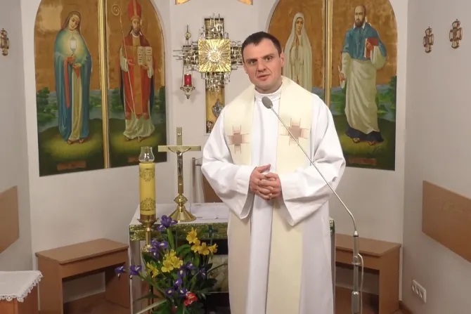 Cha Oleksandr Zelinskyi, giám đốc EWTN Ukraine (Ảnh chụp màn hình của bài đăng trên Facebook)