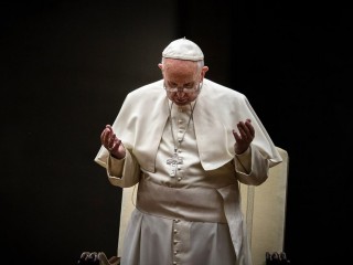 Pope-in-prayer-1200-800-1140x641