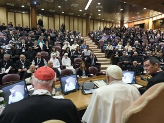 Đức Thánh Cha Phanxicô gặp gỡ các thành viên của  Trung tâm Nghiên cứu và Nhân chủng học về Ơn gọi,tổ chức học thuật có trụ sở tại Pháp vào ngày 1 tháng 3 năm 2024, tại Vatican (Ảnh: Truyền thông Vatican)