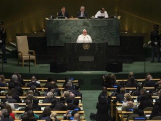 Đức Thánh Cha Phanxicô phát biểu trước Đại hội đồng Liên Hợp Quốc tại Thành phố New York, ngày 25 tháng 9 năm 2015 (Ảnh: L'Osservatore Romano)