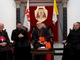Từ trái sang phải: Đức Giám mục William Shomali, Cha Davide Meli, Đức Hồng y Pierbattista Pizzaballa và Cha Gabriel Romanelli phát biểu trong thông điệp video gửi giáo dân Gaza được công bố ngày 30 tháng 3 năm 2024. (Ảnh: Tòa Thượng phụ Latinh tại Giêrusalem /Ảnh chụp màn hình)
