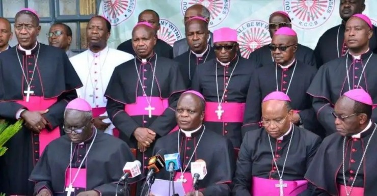 Đức Tổng Giám mục Maurice Muhatia Makumba (người ngồi giữa), Chủ tịch Hội đồng Giám mục Kenya (Ảnh: Vatican News)
