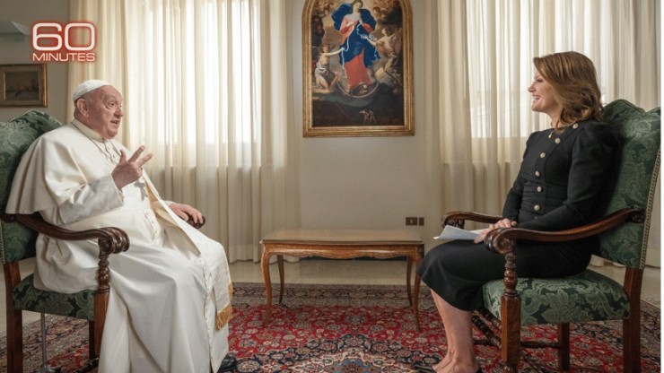 Đức Thánh Cha Phanxicô trò chuyện với nhà báo Norah O’Donnell của CBS (Ảnh: 60 Minutes)