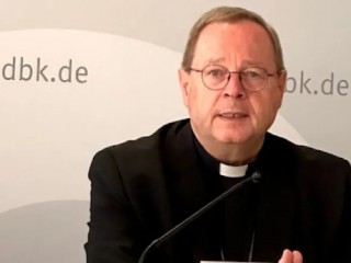 Đức Giám mục Georg Bätzing phát biểu với các nhà báo vào ngày 28 tháng 9 năm 2023 (Ảnh: Martin Rothweiler/EWTN Đức)