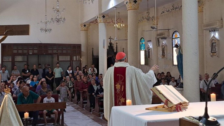 Đức Hồng Y Pizzaballa đã chủ sự Thánh lễ tại nhà thờ Giáo xứ Thánh Gia ở Gaza (Ảnh: Vatican News)