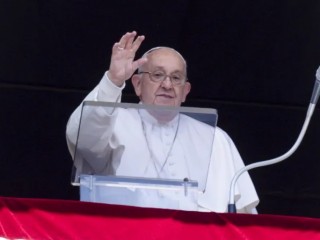 "Chúng ta suy ngẫm với lòng biết ơn đối với tất cả các bà mẹ và chúng ta cũng cầu nguyện cho các bà mẹ đã về với Chúa. Chúng ta phó thác các bà mẹ cho sự bảo vệ của Đức Trinh Nữ Maria, Mẹ của chúng ta trên Thiên quốc”, Đức Thánh Cha Phanxicô nói vào ngày 12 tháng 5 năm 2024 (Ảnh : Truyền thông Vatican)