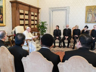 Đức Thánh Cha Phanxicô gặp gỡ các thành viên của Ủy ban Quốc tế Tông đồ Giáo dục Dòng Tên tại Vatican vào ngày 24 tháng 5 năm 2024 (Ảnh CNS/ Truyền thông Vatican)