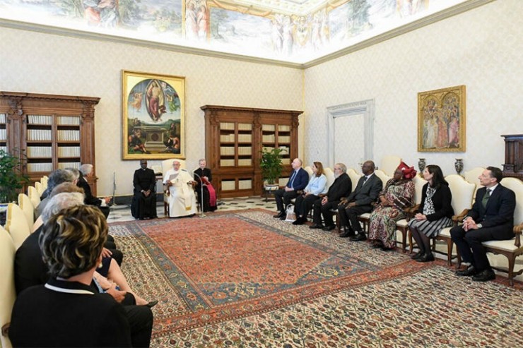 Đức Thánh Cha Phanxicô gặp gỡ các nhà lãnh đạo quốc tế của phong trào giáo dân 'Teams of Our Lady' tại Vatican ngày 4 tháng 5 năm 2024 (Ảnh: CNS/ Truyền thông Vatican)