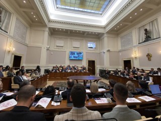 Đức Hồng Y Peter Turkson, Chưởng ấn của Hàn lâm viện Toà Thánh về Khoa học, phát biểu với các tham dự viên tham gia hội nghị về sự phát triển con người và công nghệ tại trụ sở của học viện ở Vatican ngày 23 tháng 5 năm 2024 (Ảnh CNS/Justin McLellan)