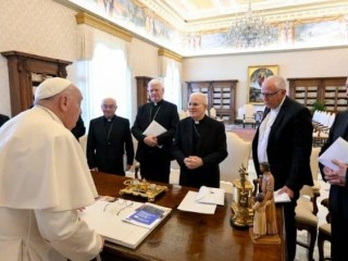 Chủ tịch Ủy ban Hội đồng Giám mục Liên minh Châu Âu (COMECE) gặp gỡ Đức Thánh Cha Phanxicô tại Vatican vào ngày 22 tháng 6 năm 2024 (Ảnh: Truyền thông Vatican)