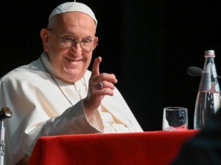 Đức Thánh Cha Phanxicô gặp gỡ các Linh mục Giáo phận Rôma tại Đại học Giáo hoàng Salêdiêng vào ngày 11 tháng 6 năm 2024 (Ảnh: Truyền thông Vatican)