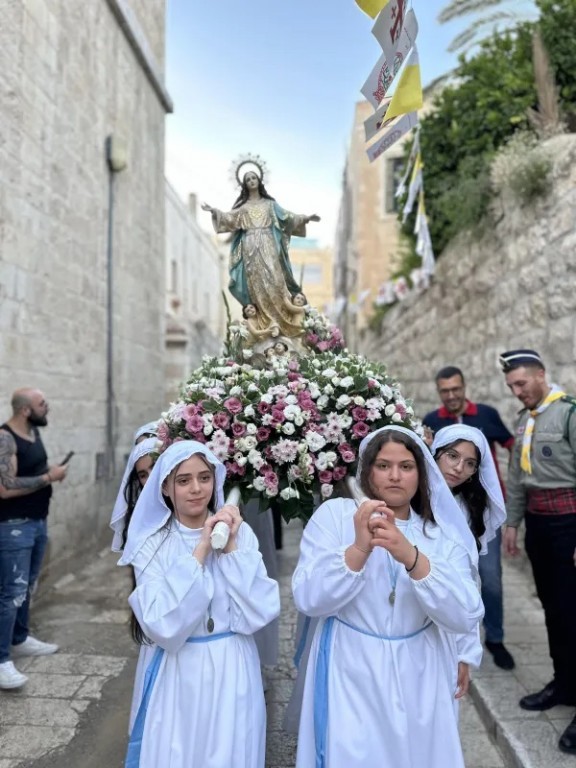 marianprocession1060324