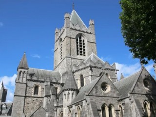 Nhà thờ Chính Tòa Chúa Kitô (hay Nhà thờ Cháu Ba Ngôi) ở Dublin, Ireland : Bas van den Heuvel/Shutterstock)