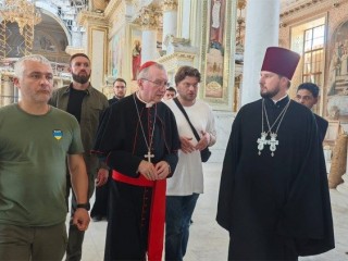 Đức Hồng Y Parolin thăm Nhà thờ Chúa Biến hình thuộc Giáo hội Chính thống ở Odessa (Ảnh: Vatican News)
