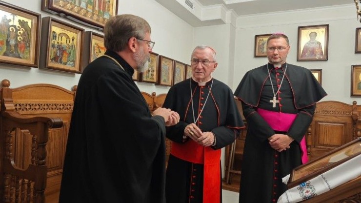 Đức Hồng Y Parolin thăm trụ sở Giáo hội Công giáo Hy Lạp Ukraine (Ảnh: Vatican News)