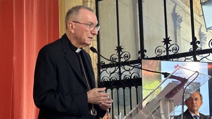 Đức Hồng Y Quốc Vụ Khanh Pietro Parolin phát biểu tại lễ trao Giải thưởng Văn học của các Đại sứ tại Rôma (Ảnh: Vatican News)