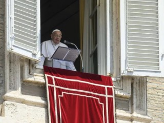 Đức Thánh Cha Phanxicô chia sẻ giờ Kinh Truyền Tin hôm Chúa nhật, ngày 21 tháng 7, tại Quảng trường Thánh Phêrô (Ảnh: Truyền thông Vatican)