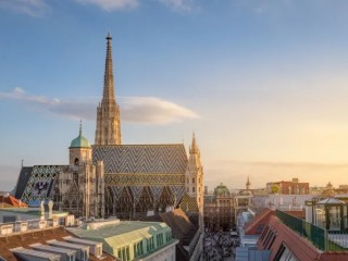 Đường chân trời của Vienna với Nhà thờ St. Stephen, Vienna, Áo (Ảnh: mrgb/shutterstock)