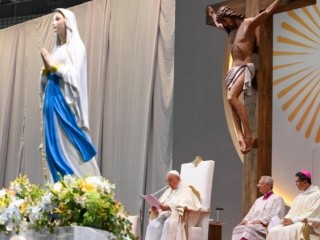 Đức Giáo Hoàng Phanxicô chủ sự Thánh Lễ tại Sân Vận Động Quốc Gia Singapore (Ảnh: Vatican News)