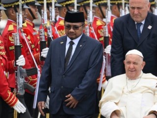 Đức Thánh Cha Phanxicô được chào đón tại Jakarta, Indonesia (Ảnh: Vatican News)