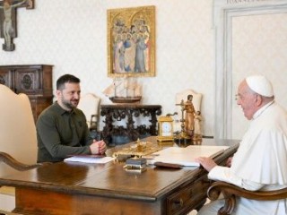 Đức Thánh Cha Phanxicô gặp gỡ Tổng thống Ukraine Volodymyr Zelensky tại Vatican (Ảnh: Truyền thông Vatican)