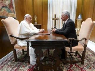 Đức Thánh Cha Phanxicô gặp gỡ Chủ tịch Cuba Miguel Díaz-Canel vào ngày 20 tháng 6 năm 2023 tại Vatican (Ảnh: Truyền thông Vatican)