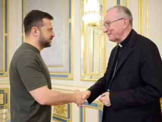 Cuộc gặp giữa Đức Hồng y Parolin và Tổng thống Zelensky (AFP)