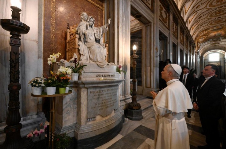 Đức Thánh Cha Lêô XIV đến viếng Vương cung Thánh đường Đức Bà Cả (@ Truyền thông Vatican)