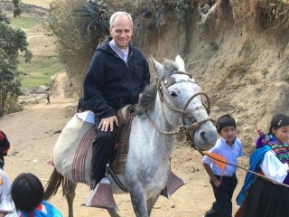 Đức Giám mục Robert Prevost ở dãy Andes Ảnh: Vatican News)