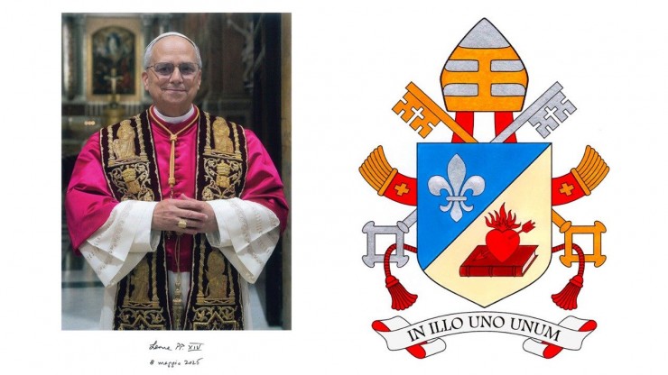 Đức Thánh Cha Lêô XIV và Huy hiệu Giáo hoàng của ngài (Ảnh: Vatican News)