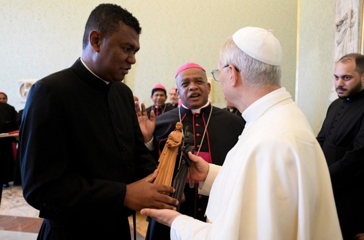 Đức Thánh Cha Lêô XIV gặp gỡ các Giám mục Madagascar vào ngày 16 tháng 6 năm 2025 (Ảnh @ Truyền thông Vatican)
