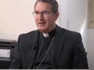 Đức Giám mục phụ tá Luis Manuel Alí Herrera, Thư ký của Ủy ban Giáo hoàng về Bảo vệ Trẻ vị thành niên (Nguồn: “EWTN Noticias”/ Ảnh chụp màn hình)