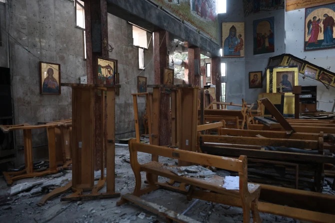 Một vụ tấn công vào Nhà thờ Mar Elias ở Al-Duwaileh, Damascus, do một kẻ đánh bom liều chết thực hiện được cho là đã giết chết 22 người và làm bị thương 59 người vào ngày 22 tháng 6 năm 2025 (Ảnh: Mohammed Al-Rifai/ ACI MENA)