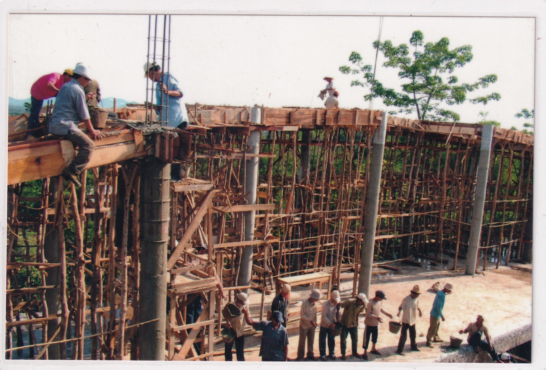 Xây dựng nhà thờ Plei Chuêt - Hình ảnh tư liệu Giáo xứ