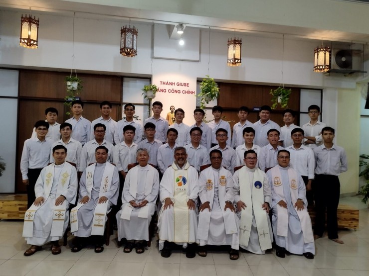 Aspirants-n-community-in-Saigon-1536x1152