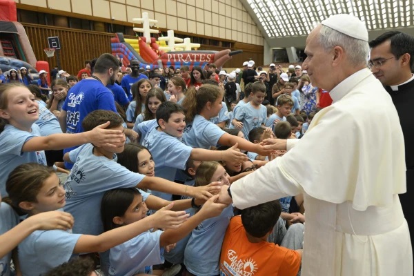 Đức Thánh Cha Lêô XIV gặp gỡ trẻ em và thanh thiếu niên tham gia trại hè “Estate Ragazzi in Vatican” vào ngày 3 tháng 7 năm 2025 tại Vatican (Ảnh: Truyền thông Vatican)