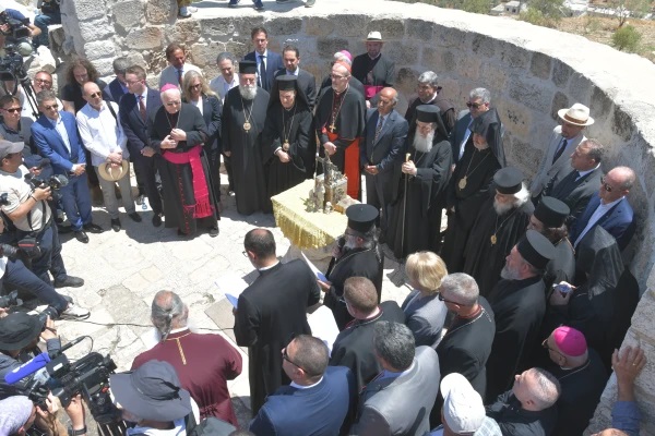 Các nhà lãnh đạo Giáo hội tại Giêrusalem đã đến thăm thị trấn Taybeh ở Ramallah vào ngày 14 tháng 7 năm 2025 (Ảnh: Sand Sahiliya)