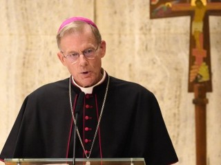 Đức Tổng Giám mục John C. Wester Địa phận Santa Fe, N.M., chia sẻ suy tư về sự cấp thiết phải giải trừ vũ khí hạt nhân trong buổi cầu nguyện cho các nhà ngoại giao Liên Hợp Quốc tại Nhà thờ Thánh Gia ở Thành phố New York vào ngày 12 tháng 9 năm 2022 (Ảnh: OSV News/ Gregory A. Shemitz)