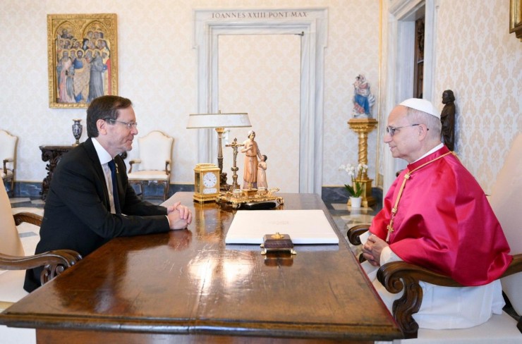 Đức Thánh Cha Lêô XIV tiếp kiến Tổng thống Isaac Herzog hôm thứ Năm, ngày 4 tháng 9 năm 2025 (Ảnh: Truyền thông Vatican)