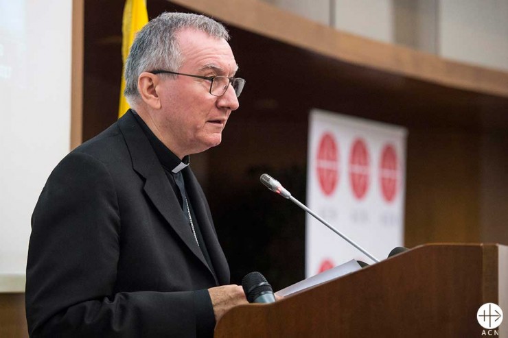 Đức Hồng Y Pietro Parolin phát biểu tại một hội nghị